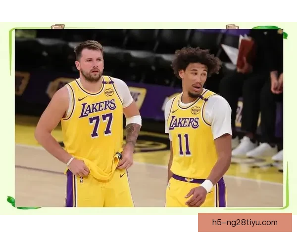 小卡复出24分险胜湖人东契奇